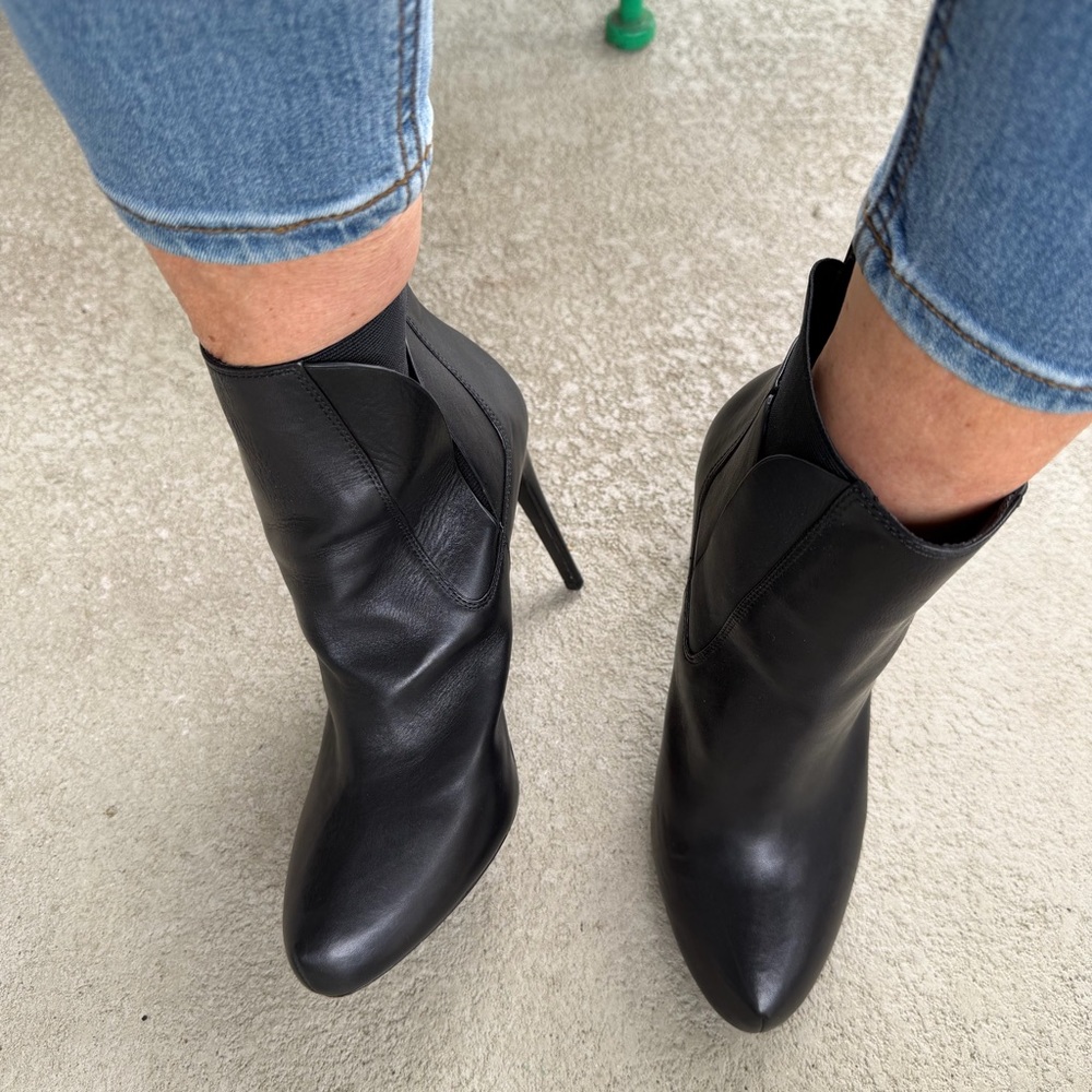 Charles David Black Leather Chelsea Stiletto Booties Women 9 Vero Cuoio Minimal